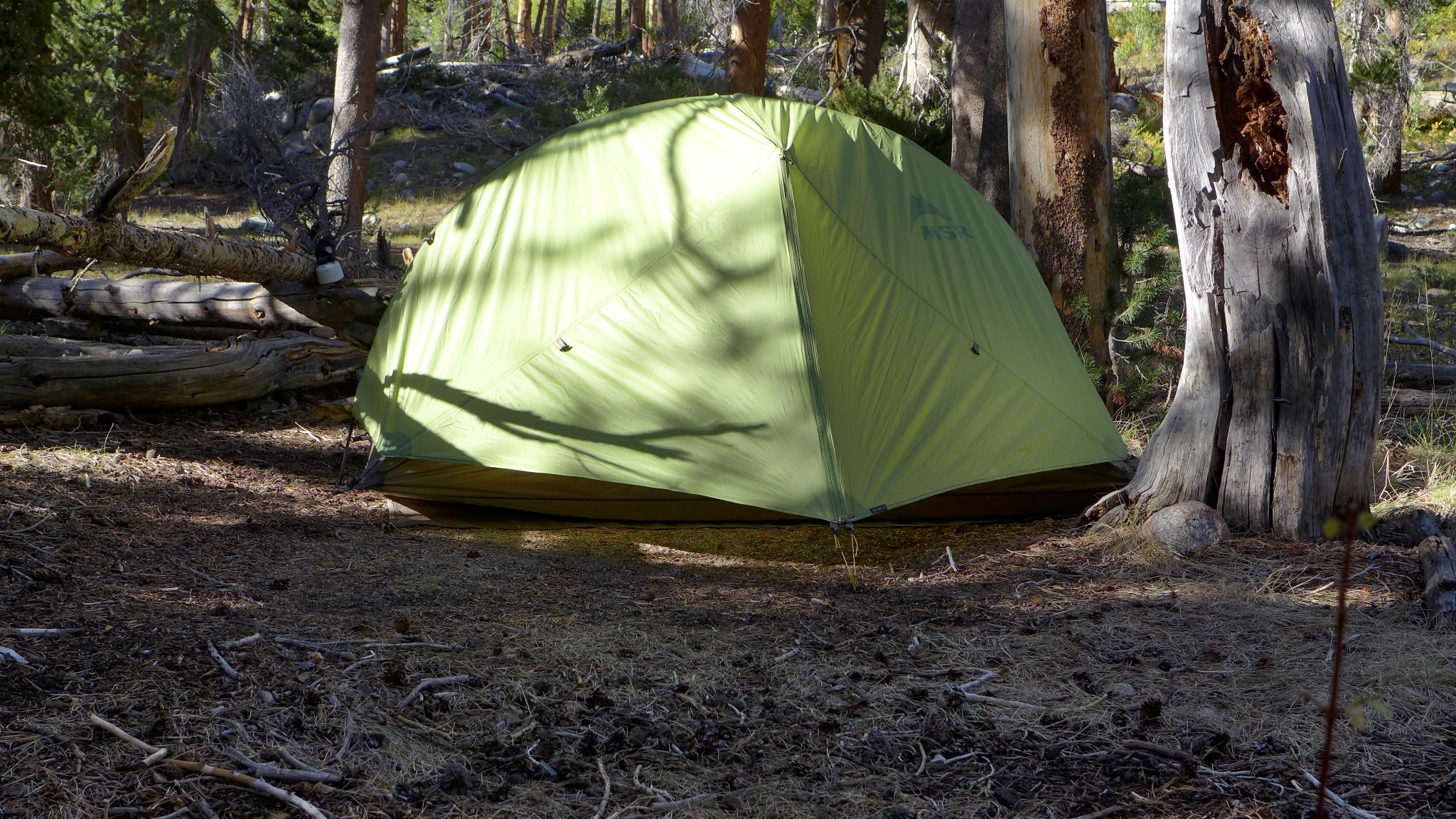 Schnell aufgebaut: Bis das Zelt so steht vergehen mit etwas Übung weniger als 5min