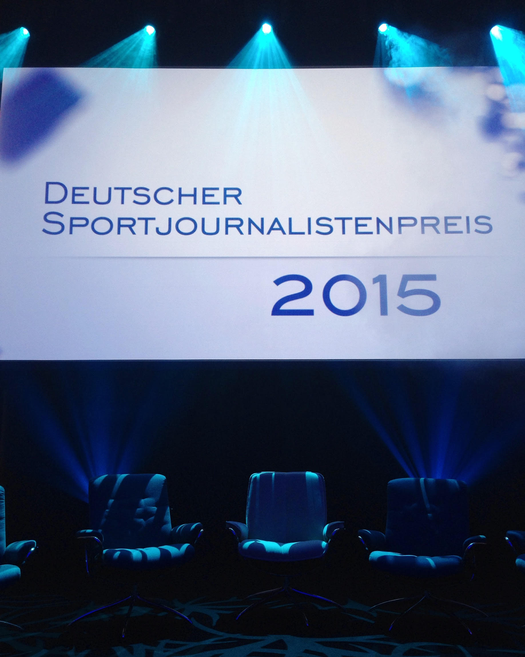 Vor der Podiumsdiskussion zum Deutschen Sportjournalistenpreis 2015 ist vor der Dauerwerbesendung für Olympische Spiele 2024 in Hamburg 